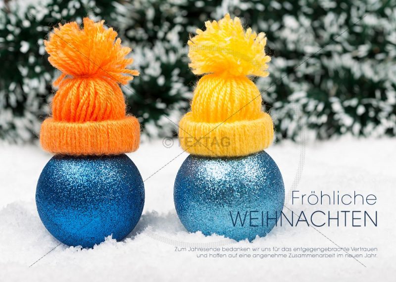 witzige weihnachtliche e-Card - 2 Kugeln mit Mütze im Schnee (334)